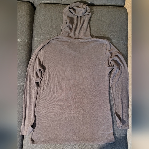 Long Sleeve Light Weight Shirt - Size Large - Picture 4 of 4